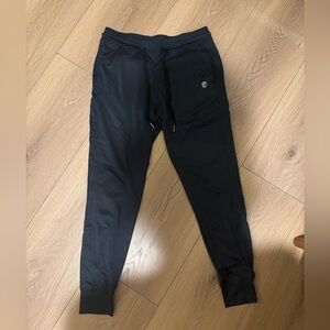 Born primitive size small joggers